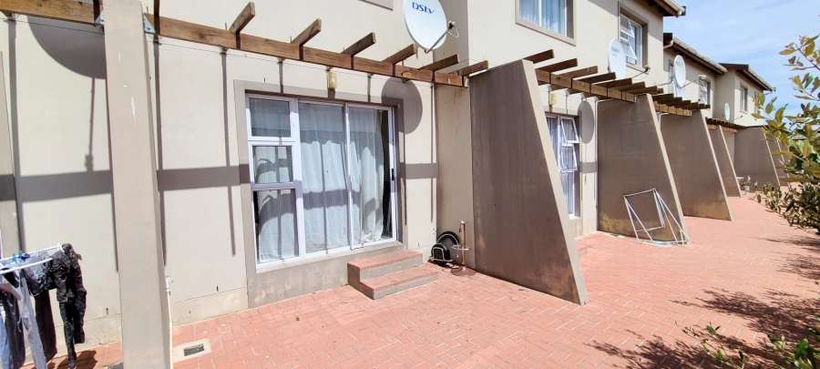 2 Bedroom Property for Sale in Stratford Green Western Cape